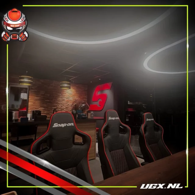 🇬🇧 EnglishThis is pure class.Snap-on stands for unmatched quality – and that’s exactly what we deliver with our custom office chairs.Designed from concept to completion for those who accept nothing but the best.Premium build, ultimate comfort and available through your local Snap-on dealer.Want a fully custom chair with your own logo, colors or branding?Send us a message — we’ll make it happen.🇳🇱 NederlandsDit is pas echte klasse.Snap-on staat wereldwijd bekend om topkwaliteit – en precies die standaard leveren wij ook met onze custom bureaustoelen.Van idee tot uitvoering ontwikkeld voor mensen die alleen het beste willen.Hoogwaardige kwaliteit, comfortabel én bestelbaar via jouw lokale Snap-on dealer.Ook een volledig custom stoel met eigen logo, kleuren of branding in gedachten?Stuur ons een bericht – wij maken het werkelijkheid.#SnapOn #HoogsteKwaliteit #CustomBureaustoel #UGX #OfficeInStyle #WerkplaatsLuxe #SnapOnDealer #PremiumDesign #HighestQuality #CustomChair #WorkInStyle #PremiumOffice #DeskSetup #snapontools  #snaponracing #snapon_uk #snapondealer